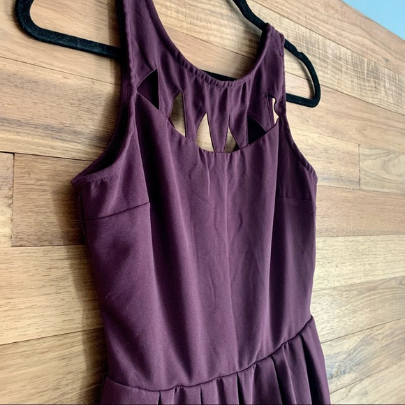 Empyre Caireann Burgundy Cutout Dress - Picture 2 of 10